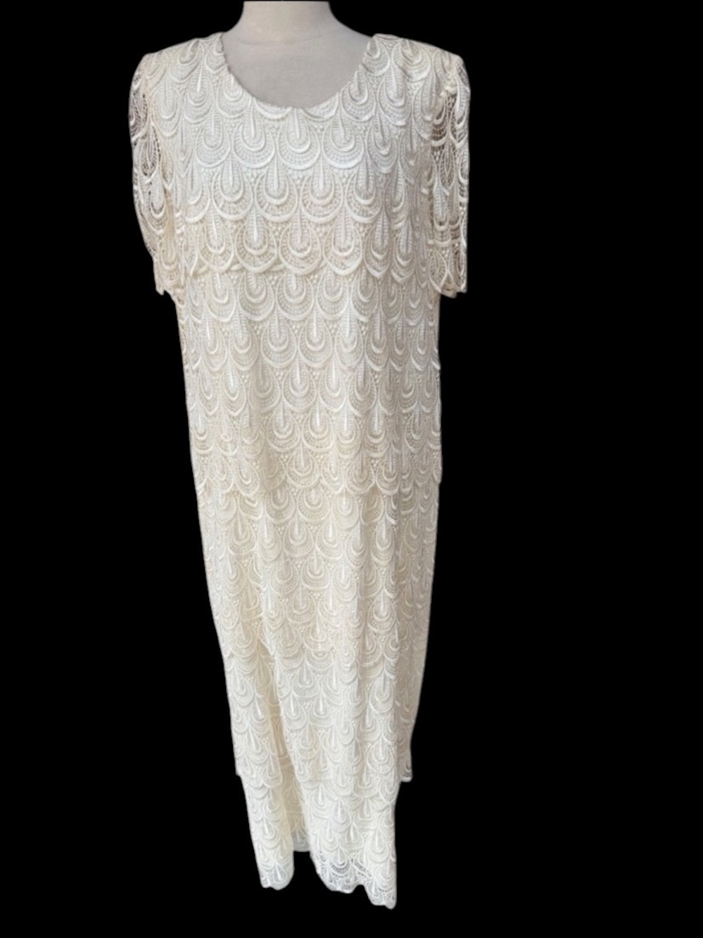 1990s Michaelangelo Ivory Scalloped Lace Tiered Scoop Neckline Maxiβ Gown